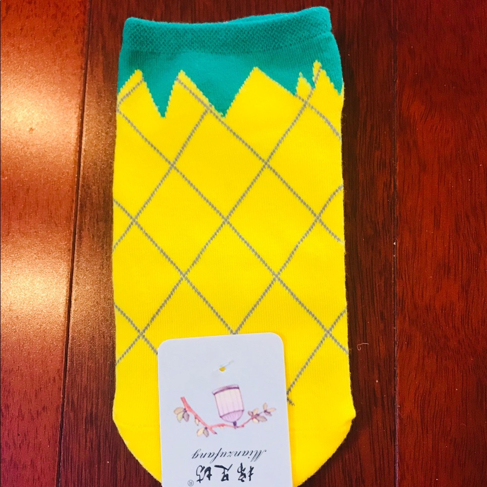 🍍 NWT pineapple socks 🍍